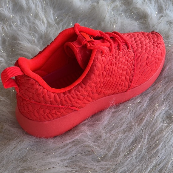 Nike Roshe One DMB Bright Crimson Sneakers - Picture 16 of 16